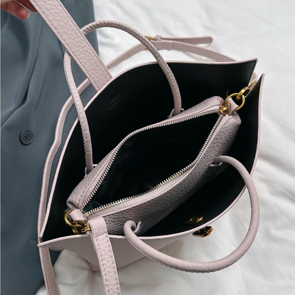 Elegant Baby Pink Handbag - Picture 4 of 9